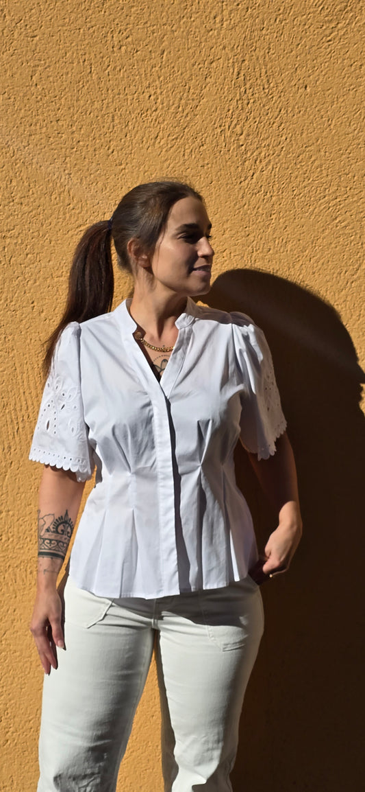 PoppyCC Emd SS V-Shirt - White
