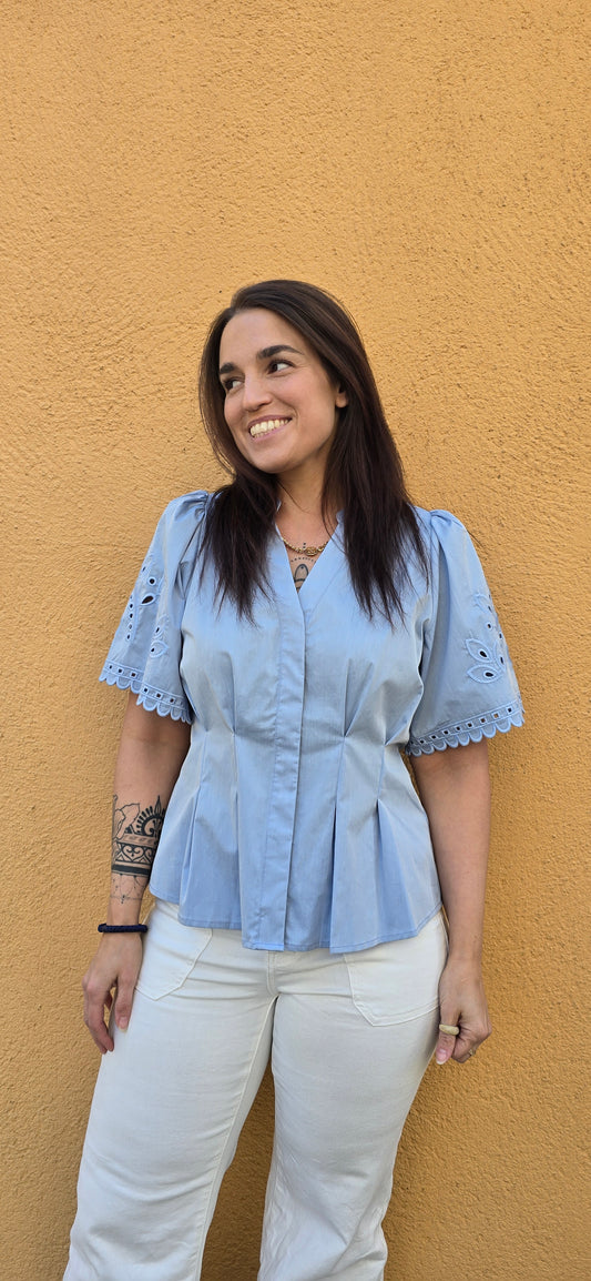 PoppyCC Emd SS V-Shirt - Pale Blue