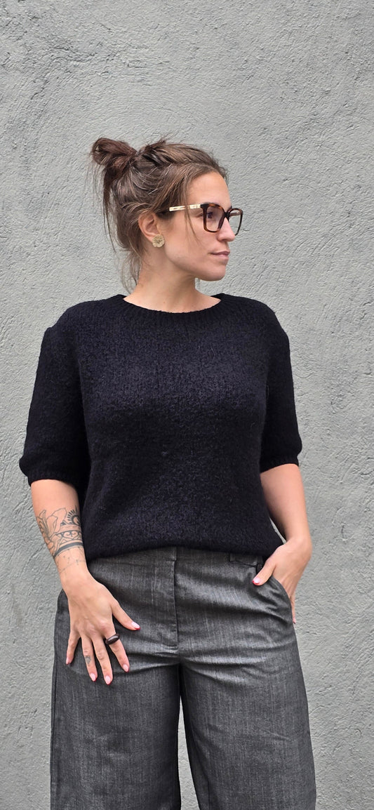 Stickad T-shirt - Svart